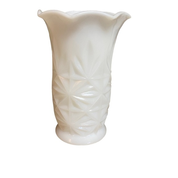 VINTAGE 1960’s Hazel Atlas Milk Glass Vase in Starburst white - Picture 5 of 5